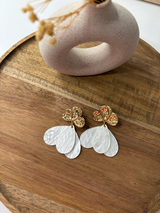 Boucle d’oreille fleur ondulée